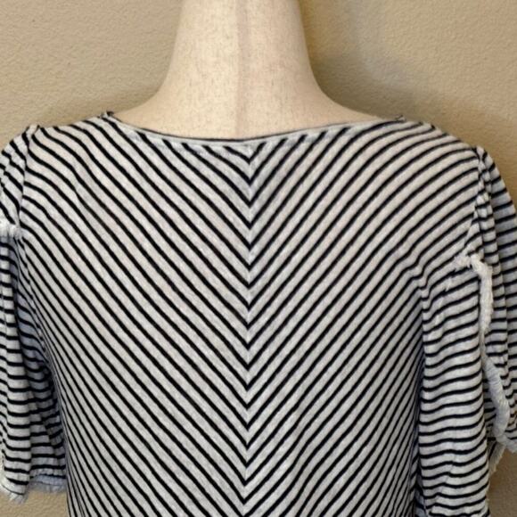 Chico's top black & white striped linen short sleeve fringe detail   Sz 2 US L - Picture 4 of 8